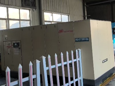 三臺(tái)200kW螺桿空壓機(jī)保養(yǎng)完成！